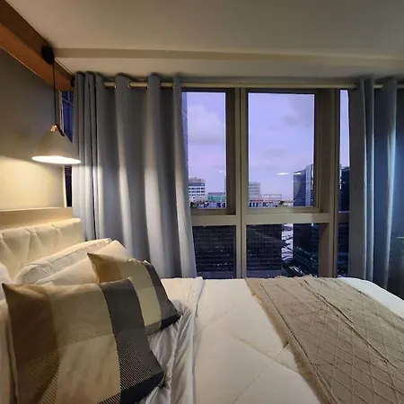 Luxestaysmnl Coastal Chic Netflx 380Mbps Pool Bgc Manila Exterior photo