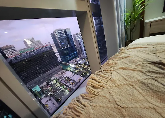 Luxestaysmnl Coastal Chic Netflx 380Mbps Pool Bgc