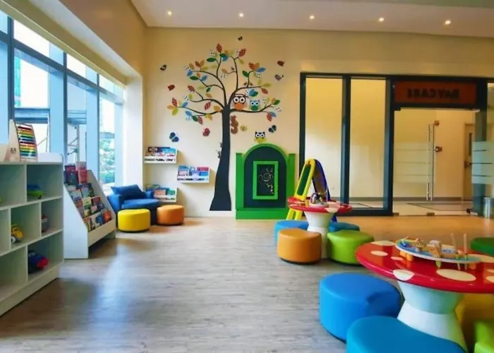 Luxestaysmnl Coastal Chic Netflx 380Mbps Pool Bgc