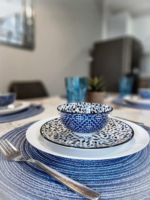 Luxestaysmnl Coastal Chic Netflx 380mbps Pool Bgc Apartment Manila