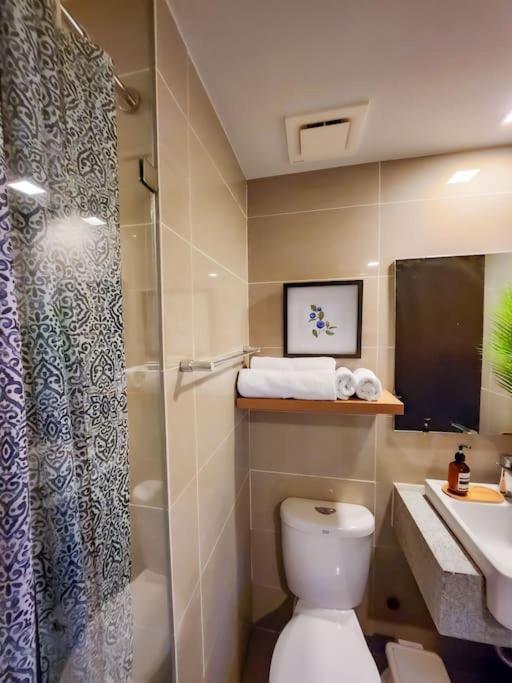 Apartment Luxestaysmnl Coastal Chic Netflx 380mbps Pool Bgc *