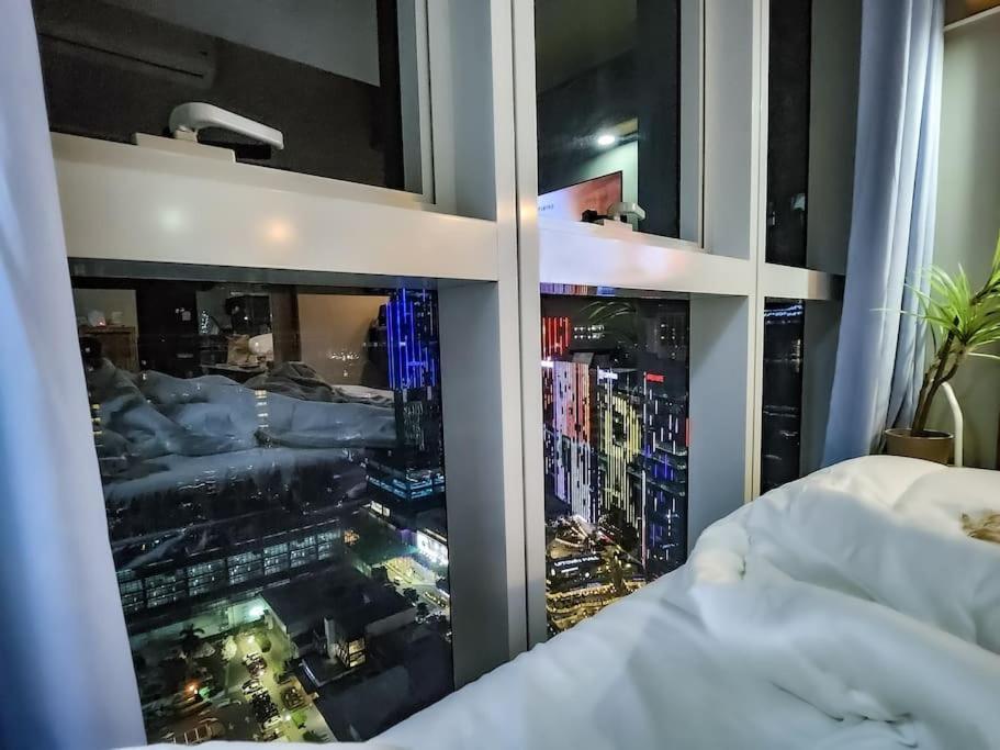 Luxestaysmnl Coastal Chic Netflx 380mbps Pool Bgc Apartment *