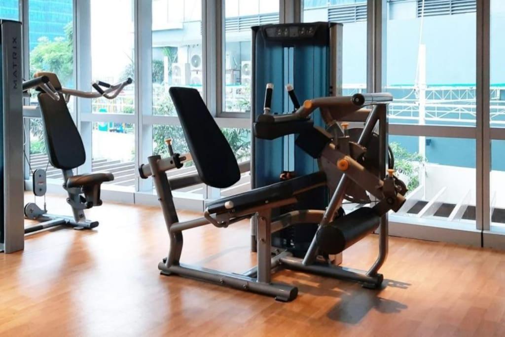 Luxestaysmnl Coastal Chic Netflx 380mbps Pool Bgc Apartment *