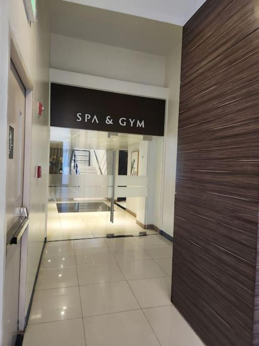 Luxestaysmnl Coastal Chic Netflx 380mbps Pool Bgc Apartment