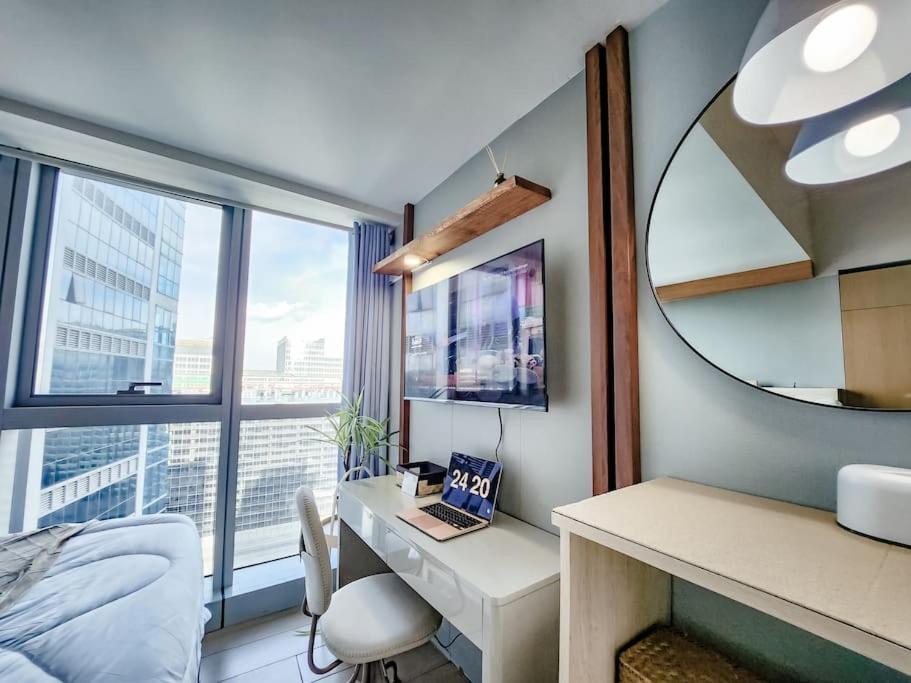 Luxestaysmnl Coastal Chic Netflx 380mbps Pool Bgc