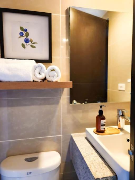 Luxestaysmnl Coastal Chic Netflx 380mbps Pool Bgc