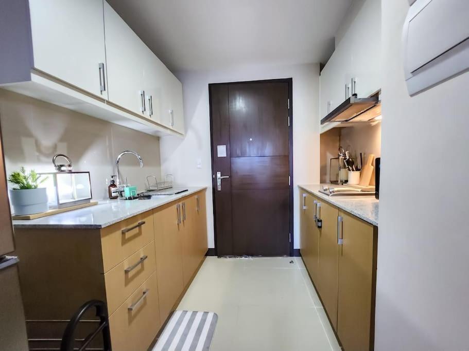 Apartment Luxestaysmnl Coastal Chic Netflx 380mbps Pool Bgc