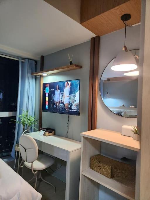 Luxestaysmnl Coastal Chic Netflx 380mbps Pool Bgc Apartment Manila