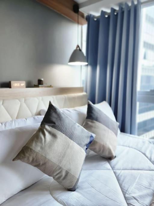 Luxestaysmnl Coastal Chic Netflx 380mbps Pool Bgc *