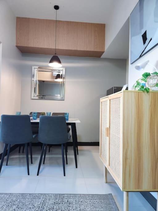 Luxestaysmnl Coastal Chic Netflx 380mbps Pool Bgc