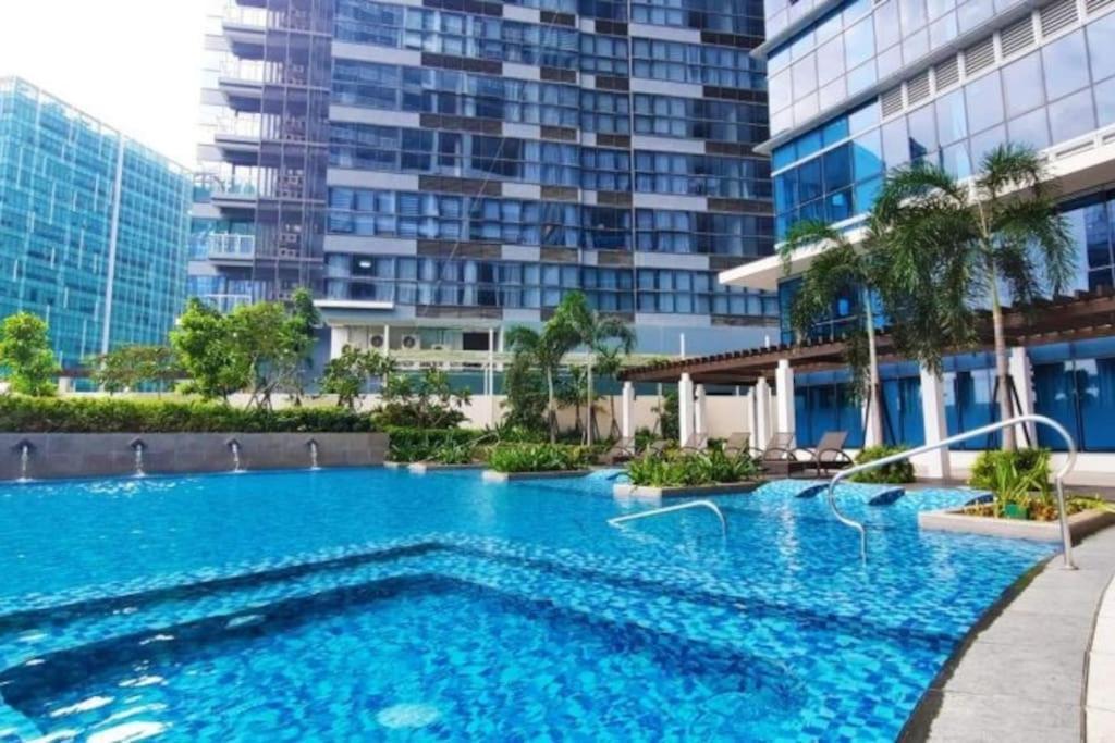 Luxestaysmnl Coastal Chic Netflx 380mbps Pool Bgc Apartment Manila