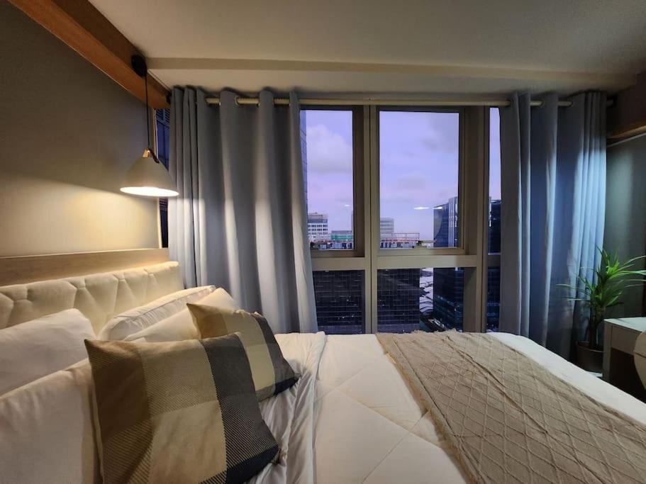 Luxestaysmnl Coastal Chic Netflx 380mbps Pool Bgc *