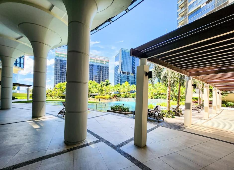 Apartment Luxestaysmnl Coastal Chic Netflx 380mbps Pool Bgc Manila