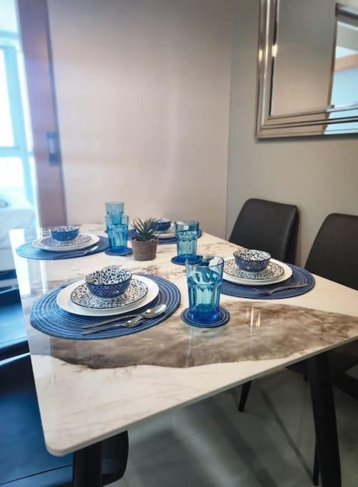 Luxestaysmnl Coastal Chic Netflx 380mbps Pool Bgc *