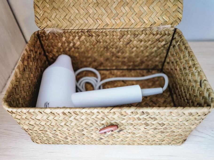 Luxestaysmnl Coastal Chic Netflx 380mbps Pool Bgc Apartment Manila