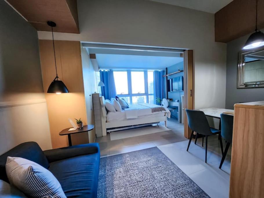 Apartment Luxestaysmnl Coastal Chic Netflx 380mbps Pool Bgc Manila