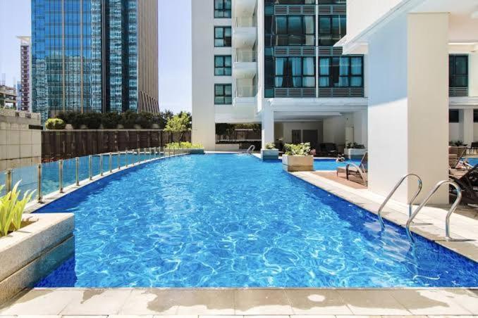 Luxestaysmnl Coastal Chic Netflx 380mbps Pool Bgc Apartment *