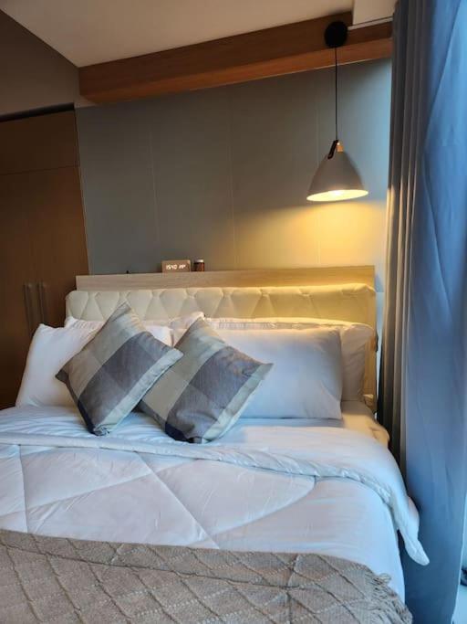 Luxestaysmnl Coastal Chic Netflx 380mbps Pool Bgc