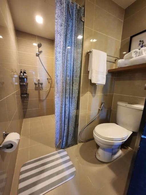 Apartment Luxestaysmnl Coastal Chic Netflx 380mbps Pool Bgc
